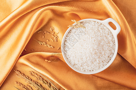黄金稻谷金黄色丝绸拍摄大米背景