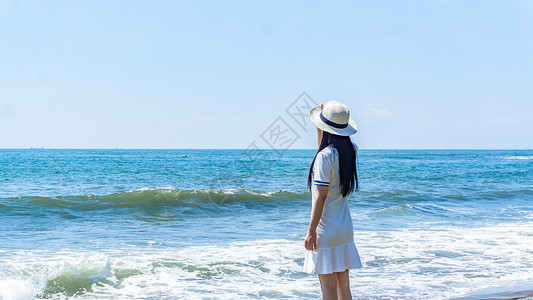 日本大海夏日镰仓海边女孩背景