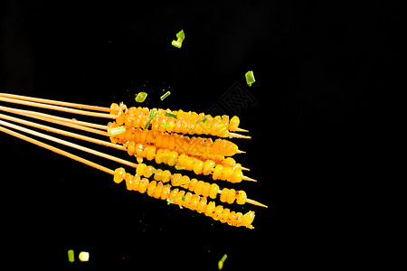 玉米粒串烧烤玉米粒烤串背景