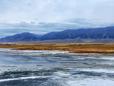 湖泊结冰新疆哈密巴里坤湖背景