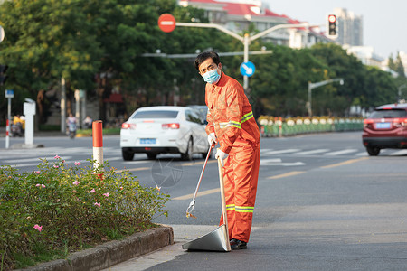 衣车户外打扫城市街道的环卫工人背景