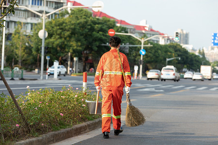 扫帚簸箕标识打扫马路街道的环卫工人背景