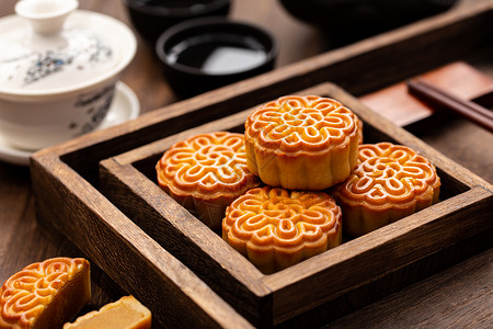 五仁味木盒里的中秋节月饼背景