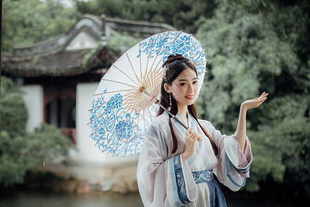 Q版人物元素中国风古风汉服美女雨中撑伞背景