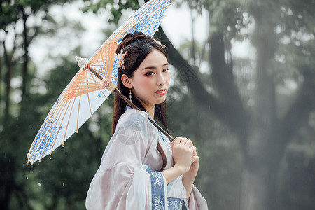 雨中父女撑伞中国风古风汉服美女雨中撑伞背景