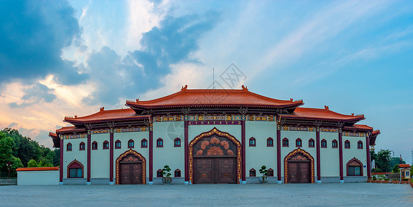 隆务寺佛光天隆寺背景