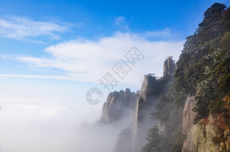 江西云雾缭绕的三清山背景图片