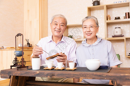 老奶奶元素倒茶叶泡茶的老年人背景