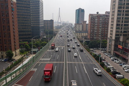 上海高架桥阴天车流背景图片