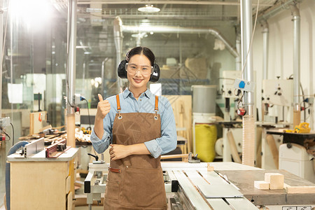 美女工匠形象木匠美女工人匠人形象背景