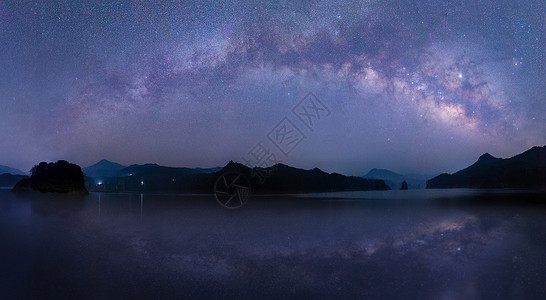 水面上的星轨银河户外美丽星空背景