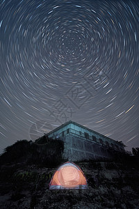 横贯夜空的璀璨银河高清图片