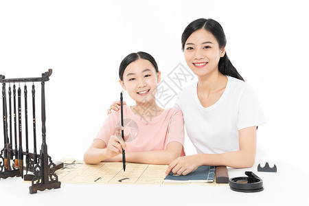 日语培训毛笔字老师教青少年学生写书法毛笔字背景