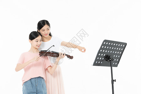 老师教青少年学生拉小提琴背景图片