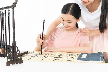 日语培训毛笔字老师教青少年学生写书法毛笔字背景