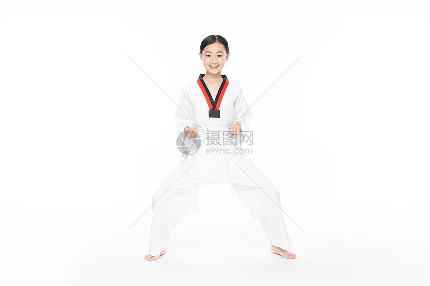 青少年女生练习跆拳道图片