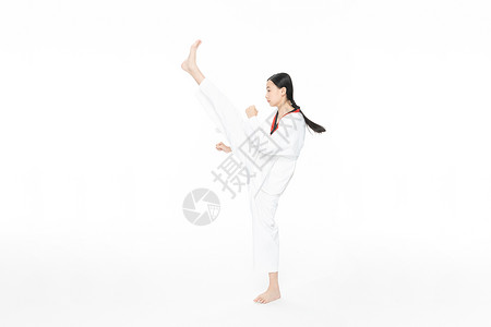 青少年女生练习跆拳道踢腿图片