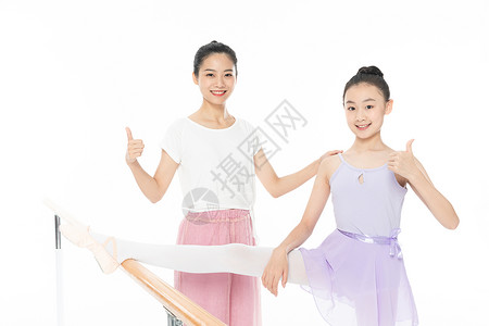 芭蕾舞教师舞蹈老师帮助青少年学生压腿背景