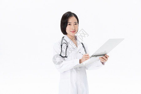 女性医生拿着文件夹背景图片