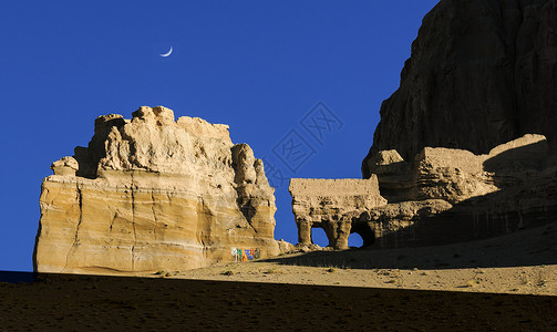 西藏公路自然风光背景图片