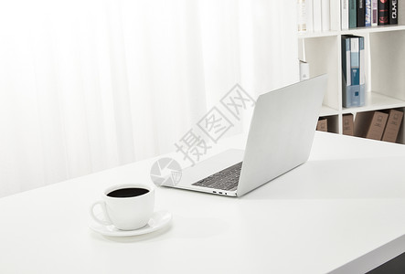 白色电脑桌创意学习办公和桌面咖啡场景背景