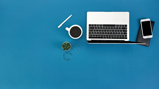 创意学习办公和蓝色桌面咖啡场景背景图片