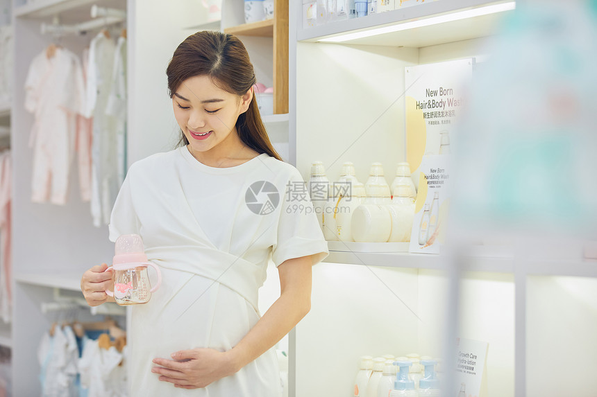 孕妇母婴店购物图片
