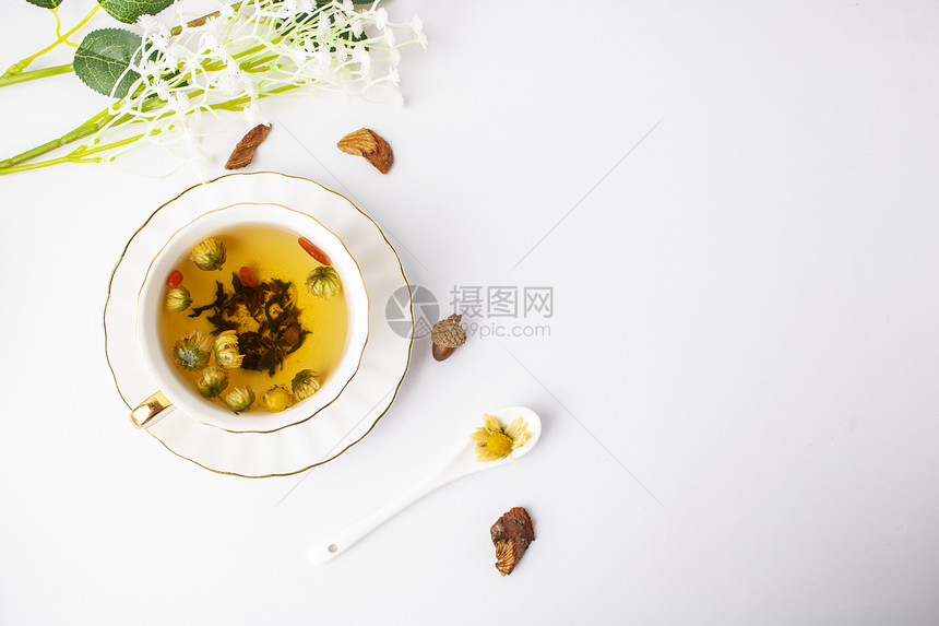 秋季餐桌上菊花茶图片