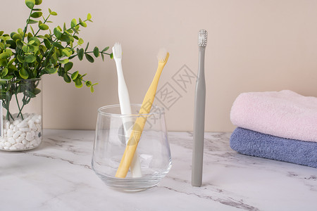 产品实拍浴室的牙刷和毛巾背景