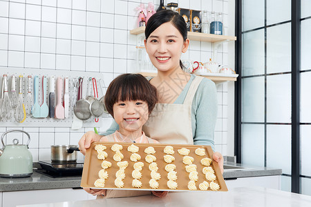 母子烘培居家烘烤饼干图片