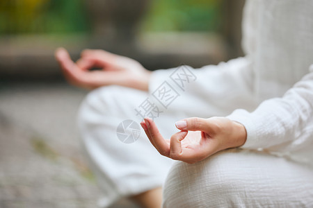 女性坐禅意瑜伽女性特写背景