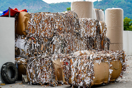 资源浪费废纸废品回收背景