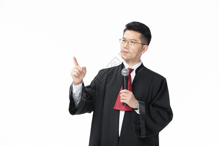 男性律师拿话筒辩护发言高清图片