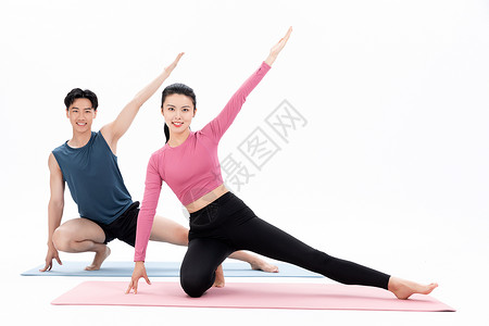男女青年夫妻健身锻炼图片