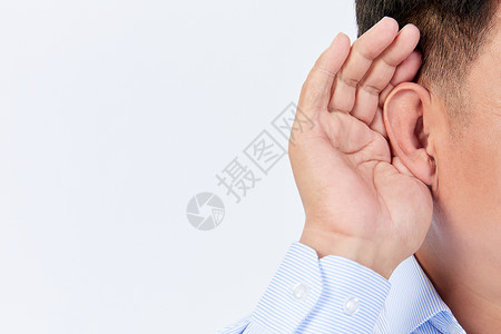 听力素材中年男性听力下降背景