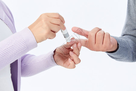 保健瓶中年男性检测血糖背景