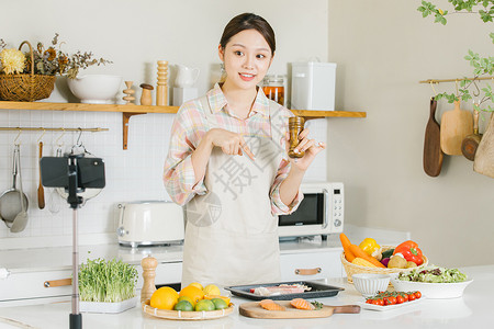 美食博主直播牛排制作图片