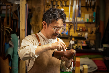 手工做鞋素材男性鞋匠皮鞋保养护理背景
