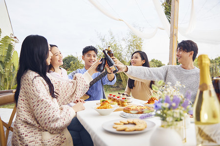 活动聚餐年轻人户外聚会背景