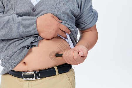糖尿病人胰岛素注射的中年男性背景