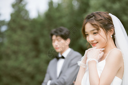 森系浪漫情侣婚纱写真图片