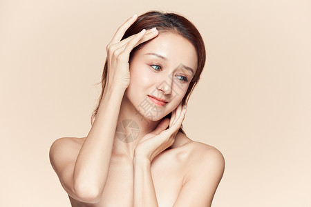 女性面部保养护肤保湿图片