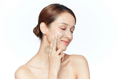 女性面部护肤保养涂面霜背景图片