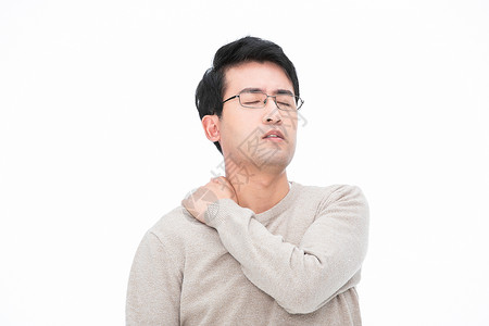 成年男性身体不舒服按摩肩膀图片