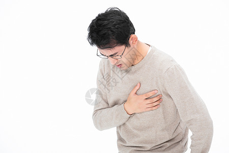 成年男性身体不舒服心脏疼图片