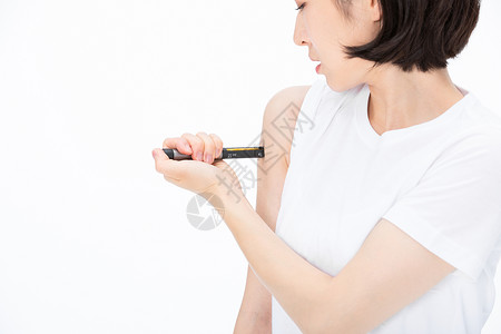 女性自己注射胰岛素高清图片