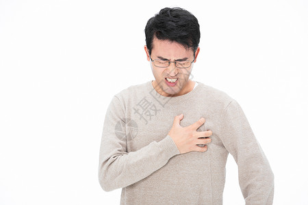 成年男性身体不舒服心脏疼图片