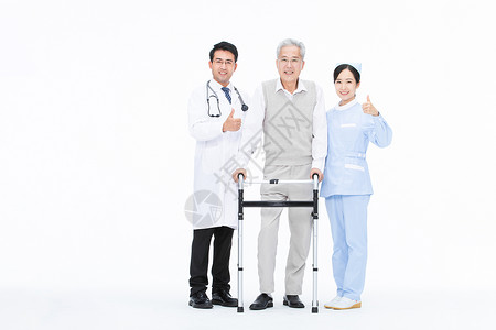 医生和护士关心老年病人形象高清图片