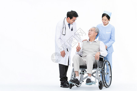 医生和护士关心老年病人图片