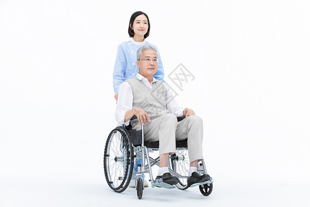 女护士带老年病人散步背景图片